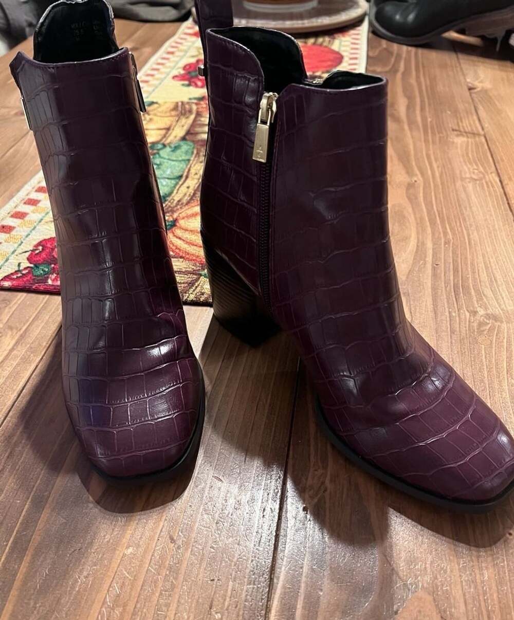 Kenneth Cole Reaction Ankle Boots Size 8.5 Purple Croc Embossed